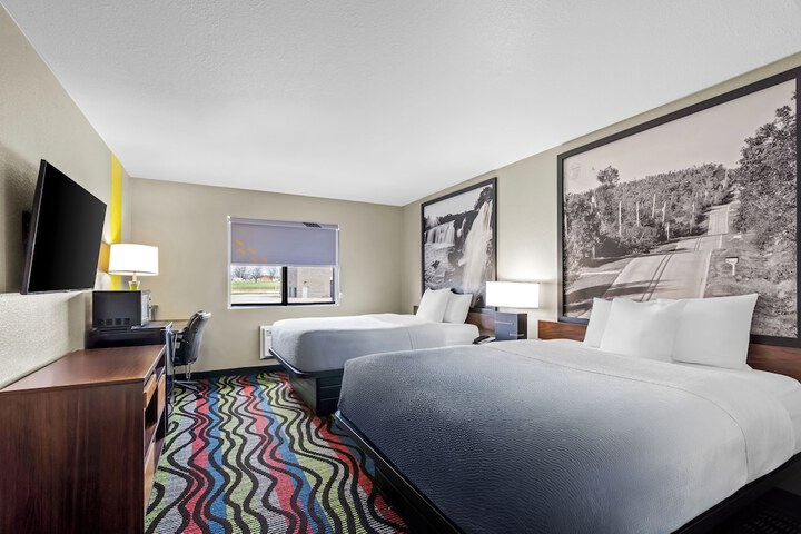 Super 8 by Wyndham Farmington