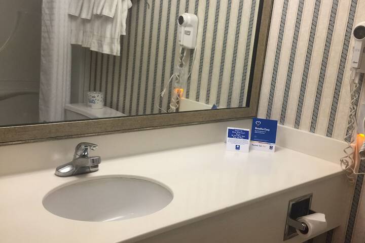 Room 11 of 33