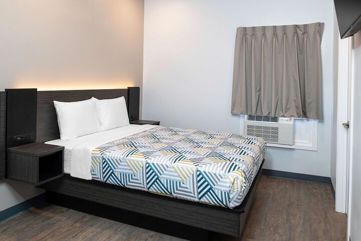 Room 3 of 7