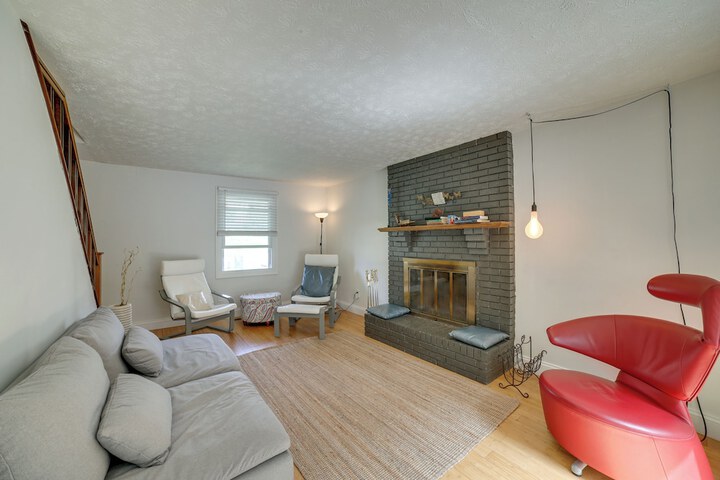 Charming Vacation Rental: 15 Mi to Pittsburgh