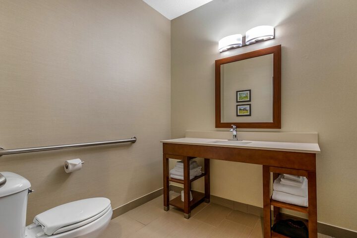 Comfort Suites Cedar Falls Industrial Park