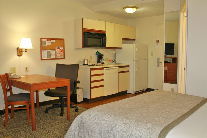 Room 27 of 42