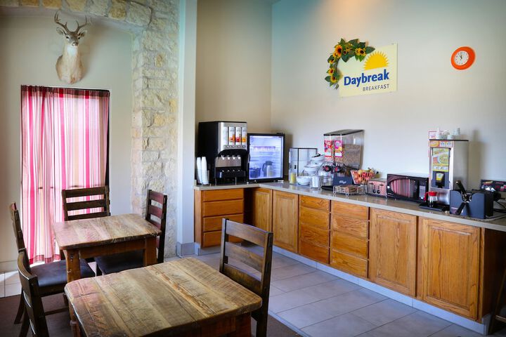 Days Inn & Suites by Wyndham Llano