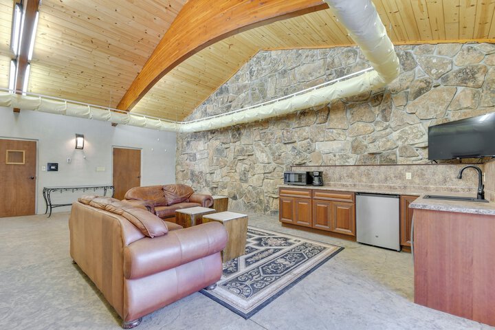 Game Room Media Room & Pool: Luxe Villa in Craig!