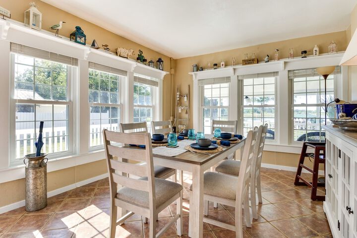 Lakefront Tavares Home w / Deck Patio & Dock!