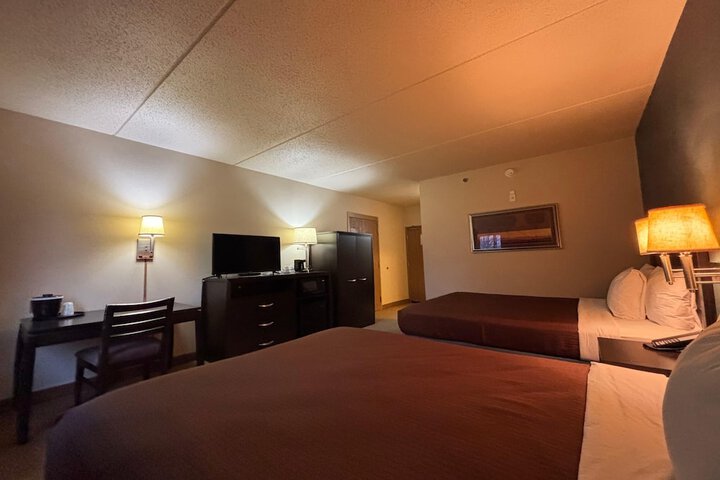 AmericInn by Wyndham Monmouth