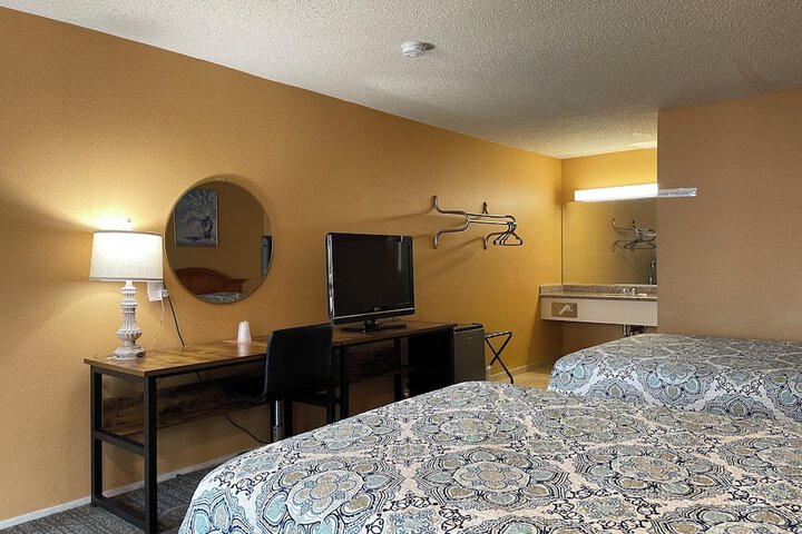 Room 11 of 16