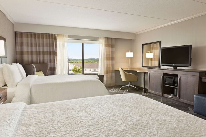 Hampton Inn & Suites Manchester-Bedford