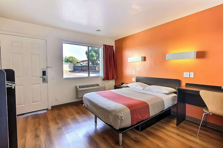 Room 15 of 37