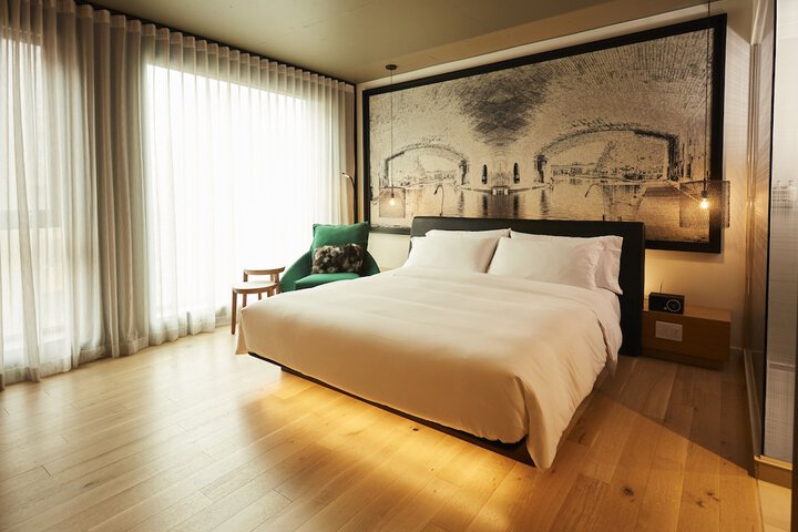 Room 11 of 44