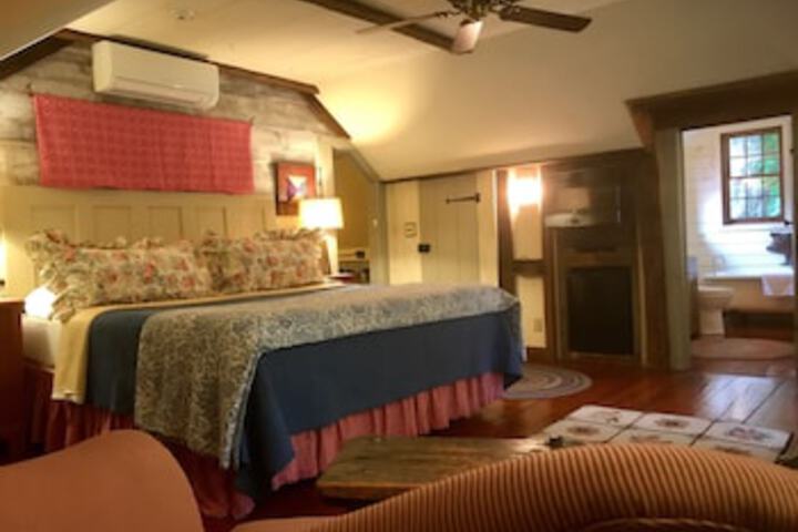 Olde Rhinebeck Inn c. 1745