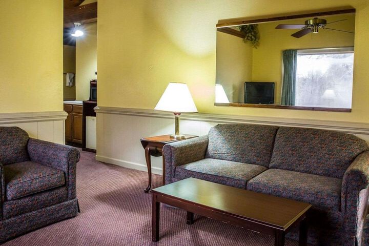 Rodeway Inn & Suites Plymouth Hwy 64