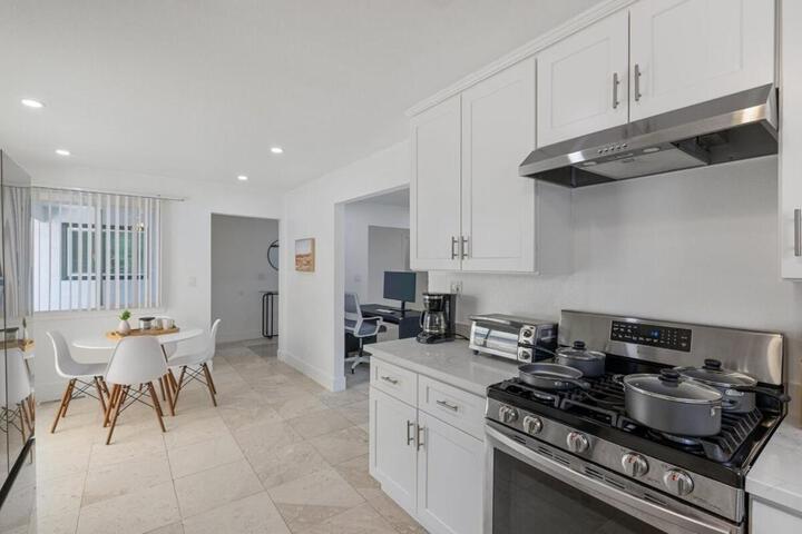 Molivu Homes 3BR - NewRemodel PetFriendly, Yard