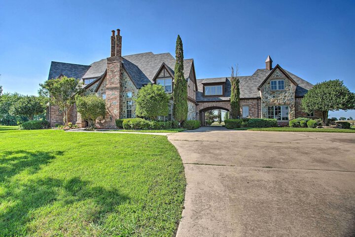 Families Welcome! Lavish Celina Home w / Game Room