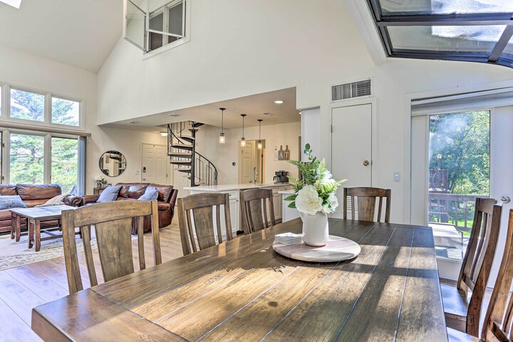 Gorgeous Vernon Township Condo w / Balcony!