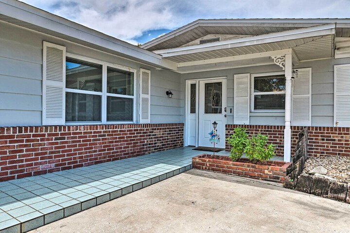 Renovated Port Richey Oasis w / Lanai + Grill!