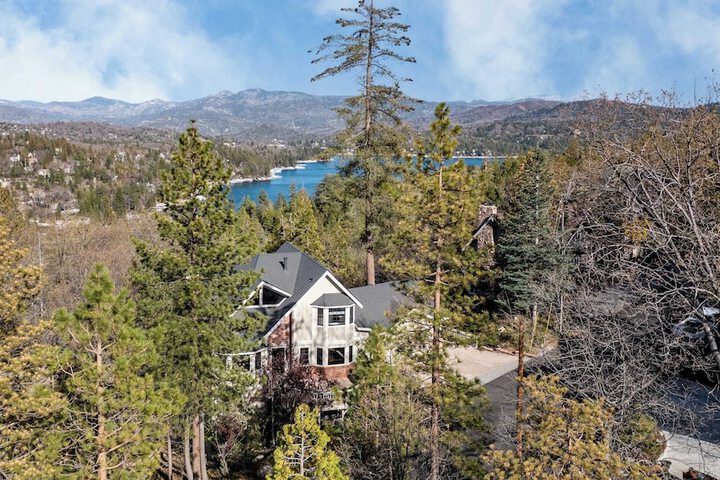 Pollock by Avantstay Stunning Views w / Movie Room Game Room & Large Balcony