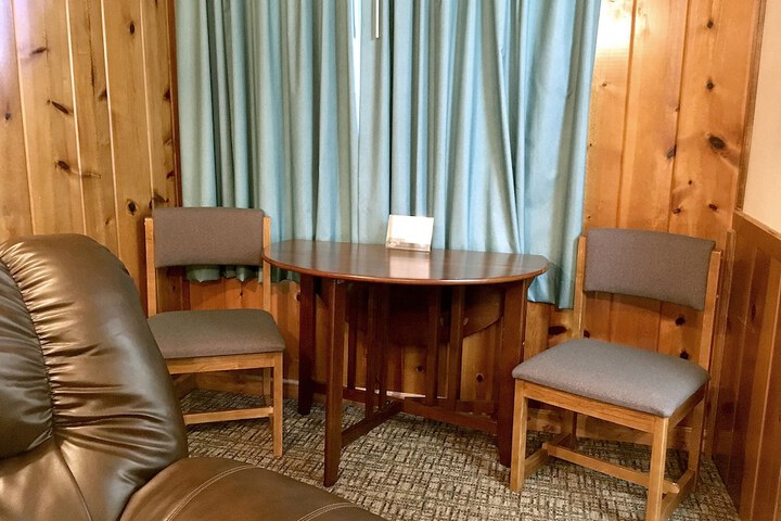Room 45 of 183