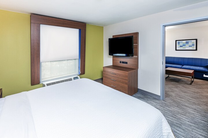 Holiday Inn Express & Suites Sulphur (Lake Charles) by IHG