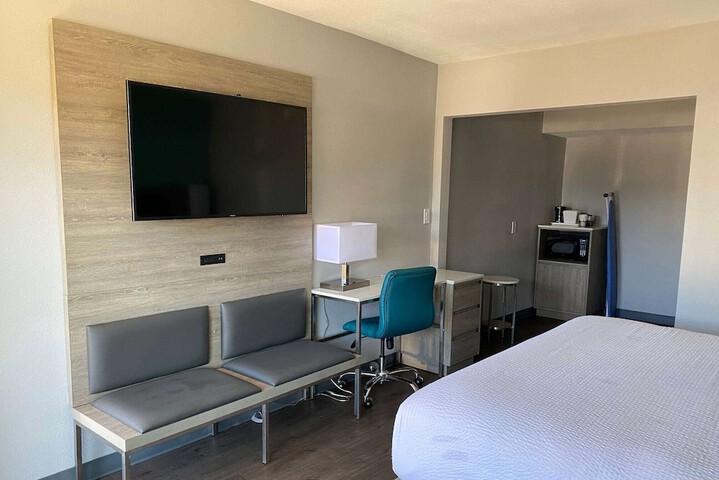 Room 28 of 37