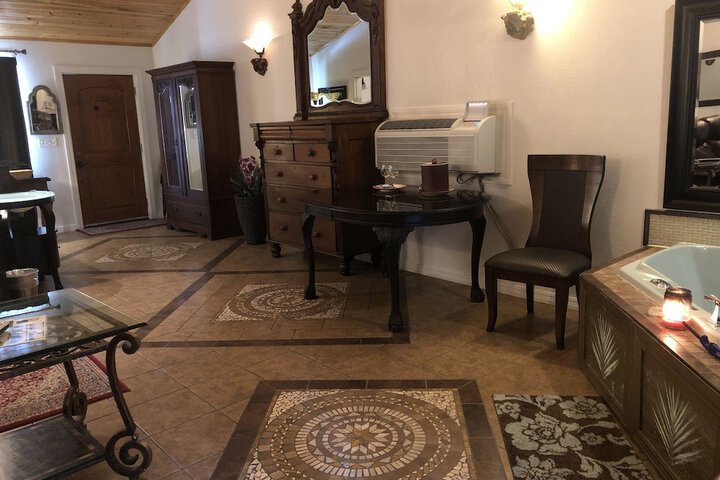Echo Canyon Spa Resort (Adults Only)