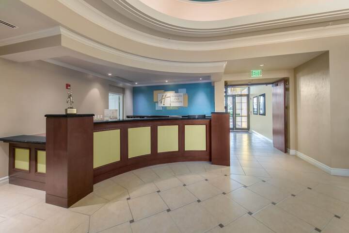 Holiday Inn Club Vacations Sunset Cove Resort by IHG