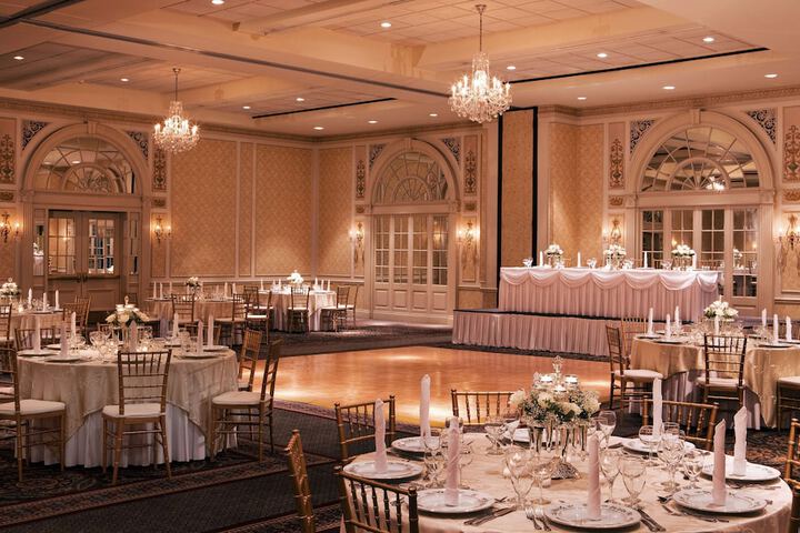 Hotel Roanoke & Conference Center Curio Collection by Hilton