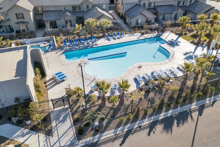 Pool 10 of 55