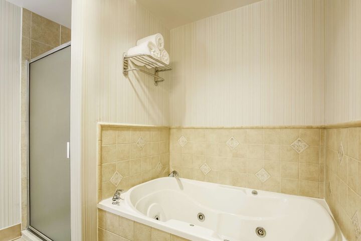 Room 21 of 38