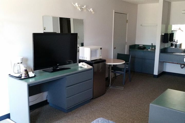 Room 27 of 40