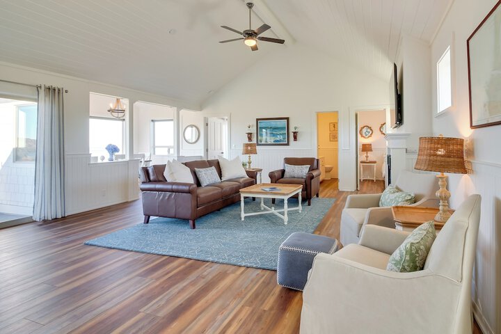 Beachfront Bandon Vacation Rental w / Ocean View!