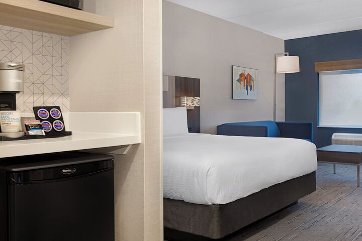 Room 43 of 68