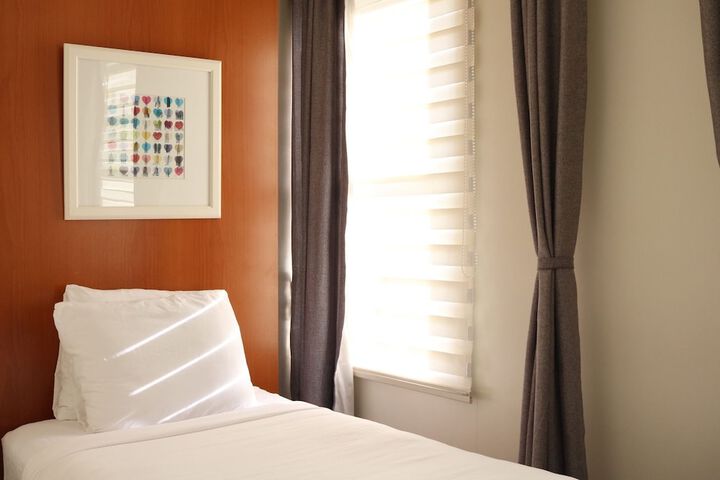 Room 13 of 35