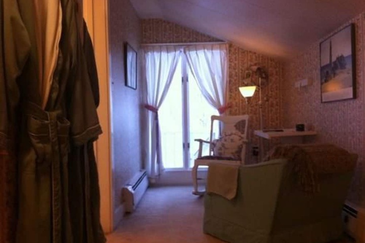 Room 111 of 148