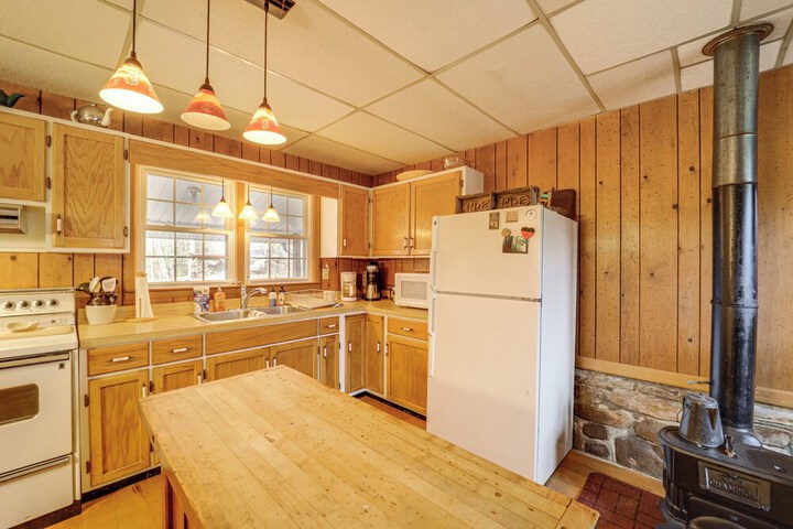Rustic Linville Falls Cottage w / Fire Pit!