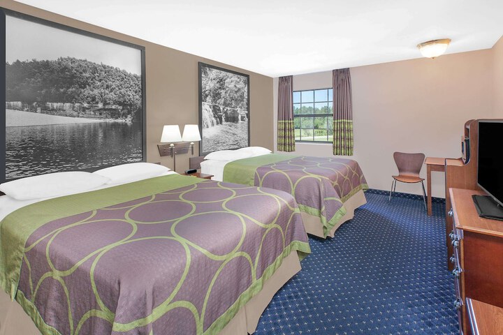 Super 8 by Wyndham Lowell / Bentonville/Rogers Area