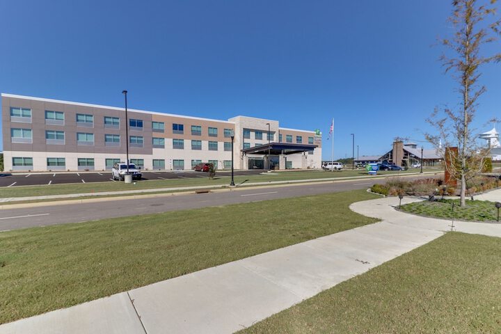 Holiday Inn Express & Suites Union City by IHG