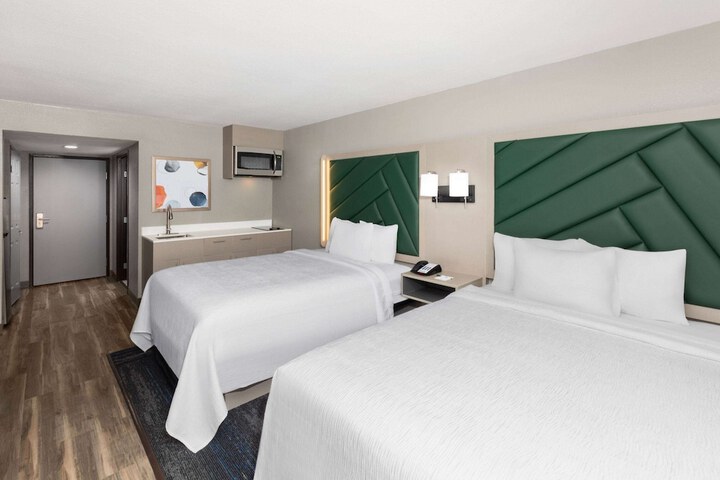 Room 32 of 62