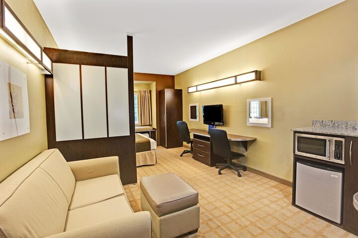 Room 11 of 16