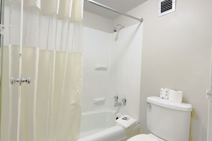 Room 15 of 33