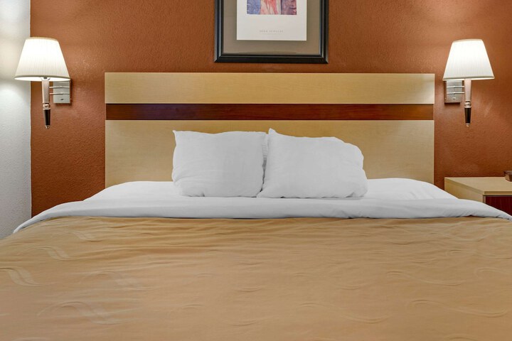 Room 27 of 33