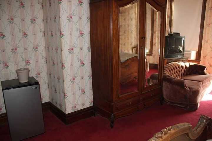Room 9 of 27