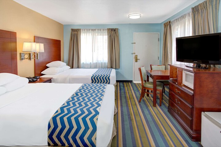 Room 20 of 28