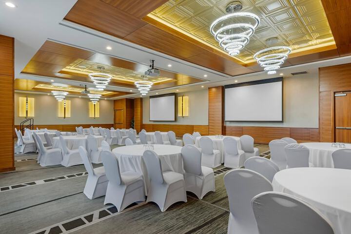 Radisson Hotel & Conference Centre Calgary Airport