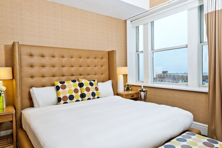 Room 46 of 77