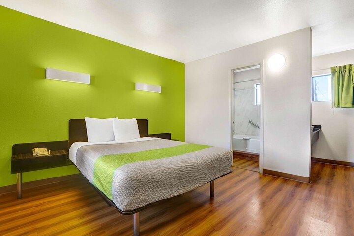 Room 18 of 39