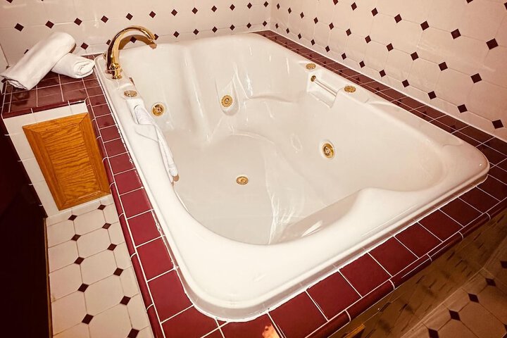 Hot Tub 51 of 56