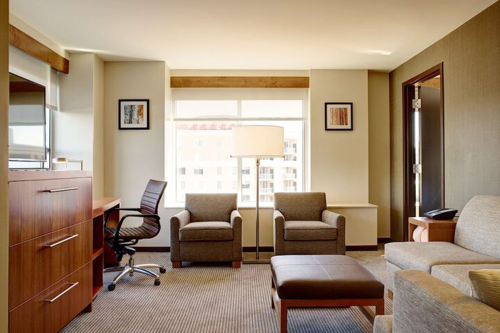 Hyatt Place Arlington / Courthouse Plaza