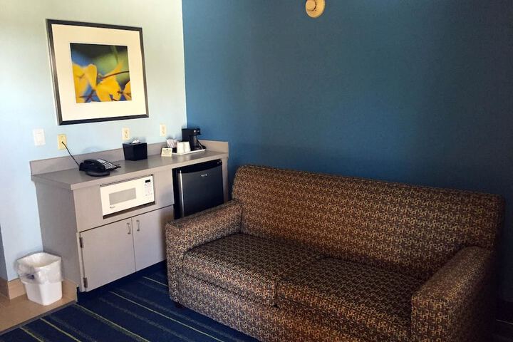 Room 10 of 18