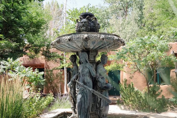 El Monte Sagrado Living Resort & Spa